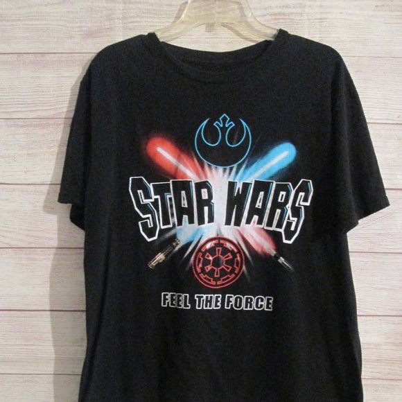 Star Wars Man's Size Large  Short Sleeve Feel The Force Light-sabers - Picture 1 of 3